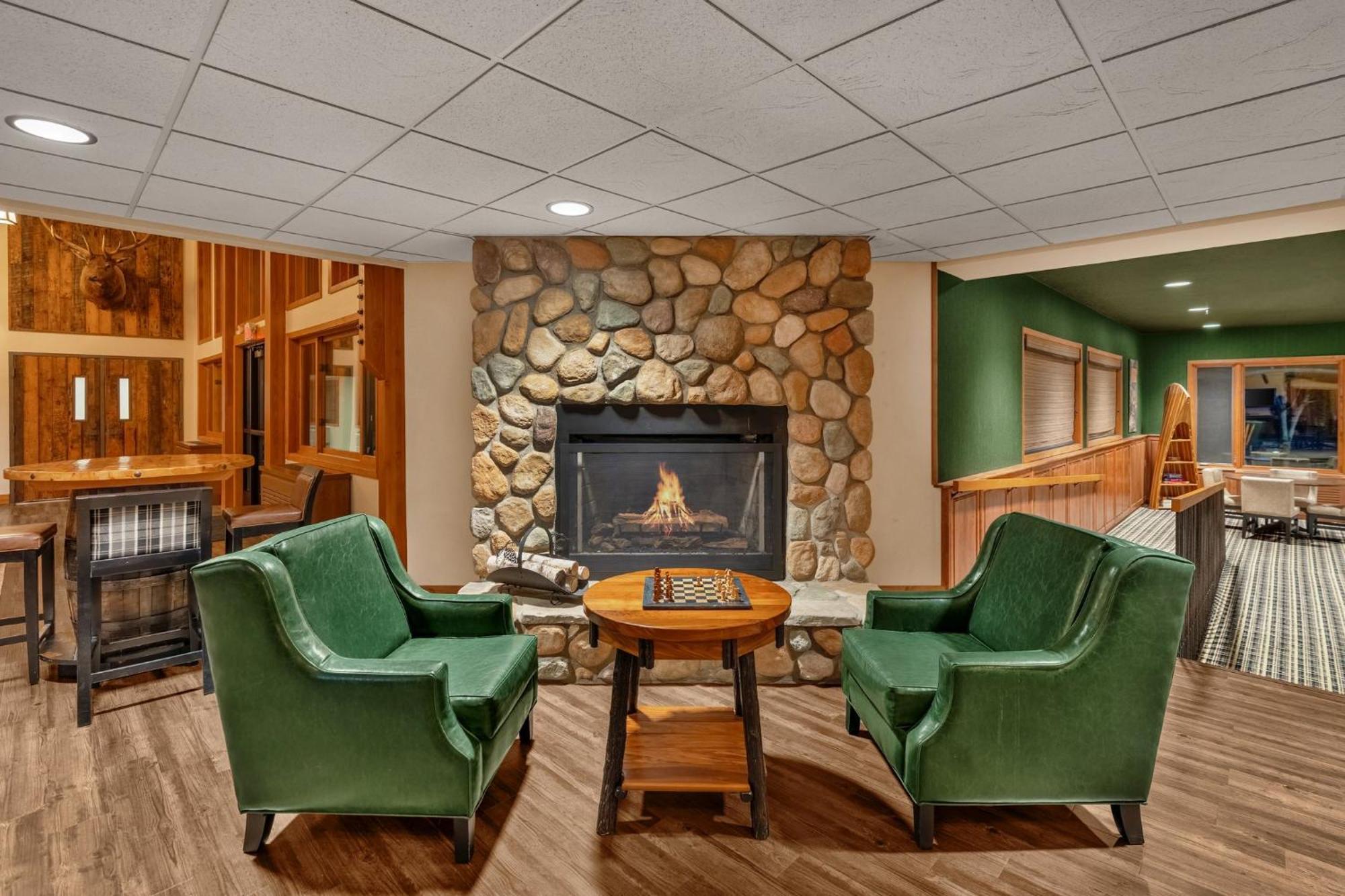 Holiday Inn Express & Suites Hayward By Ihg Exterior foto